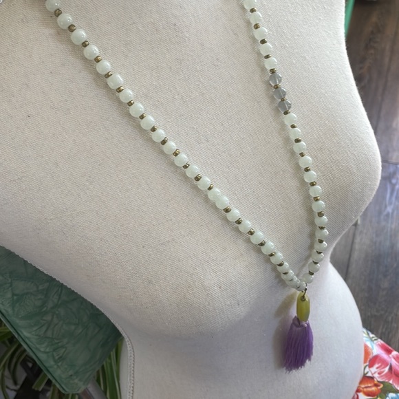 Gorgeous chartreuse gemstone and lavender tassel statement necklace - Picture 3 of 6